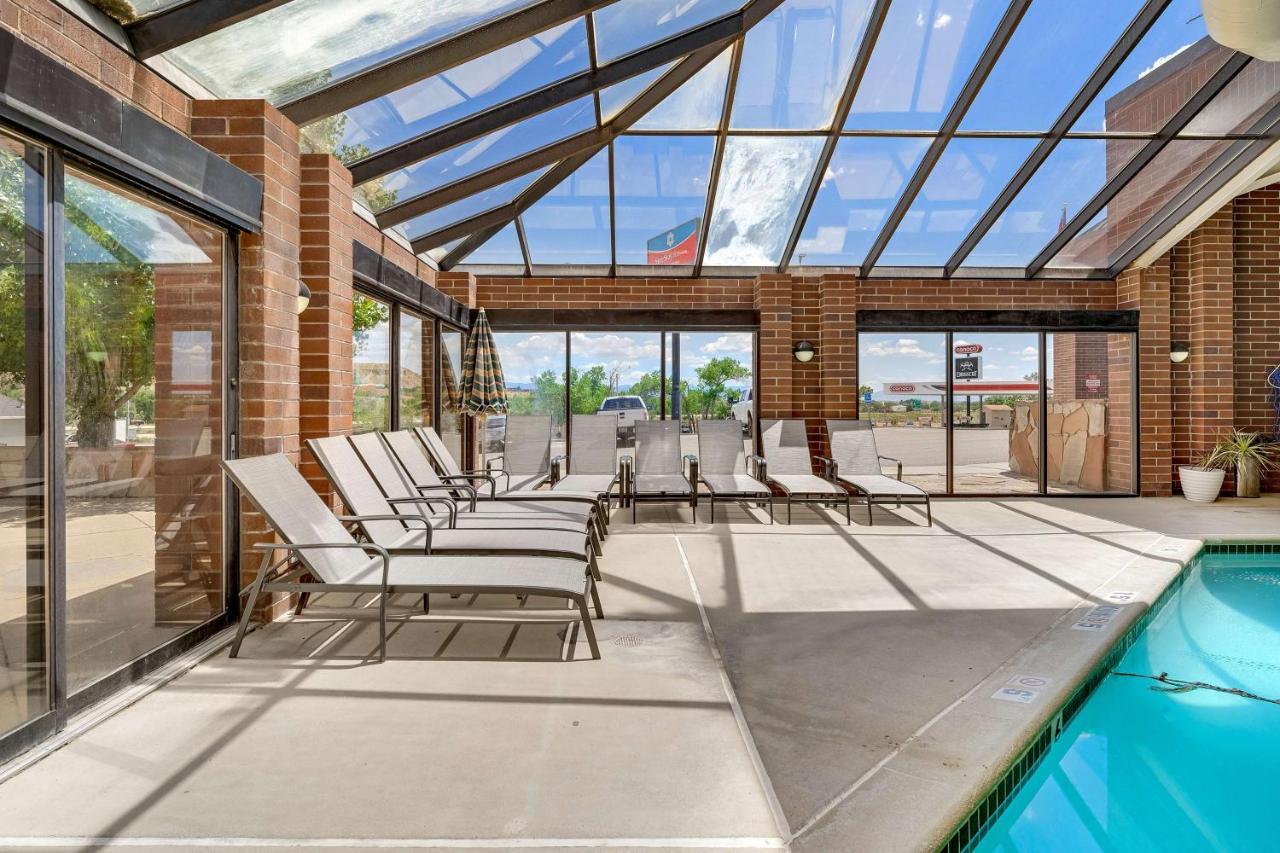 Surestay Plus Hotel By Best Western Price Exteriér fotografie