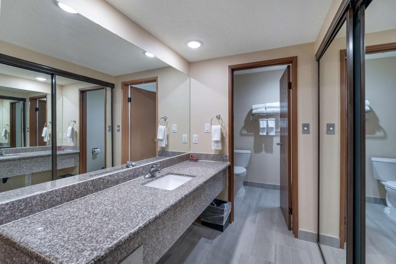 Surestay Plus Hotel By Best Western Price Exteriér fotografie