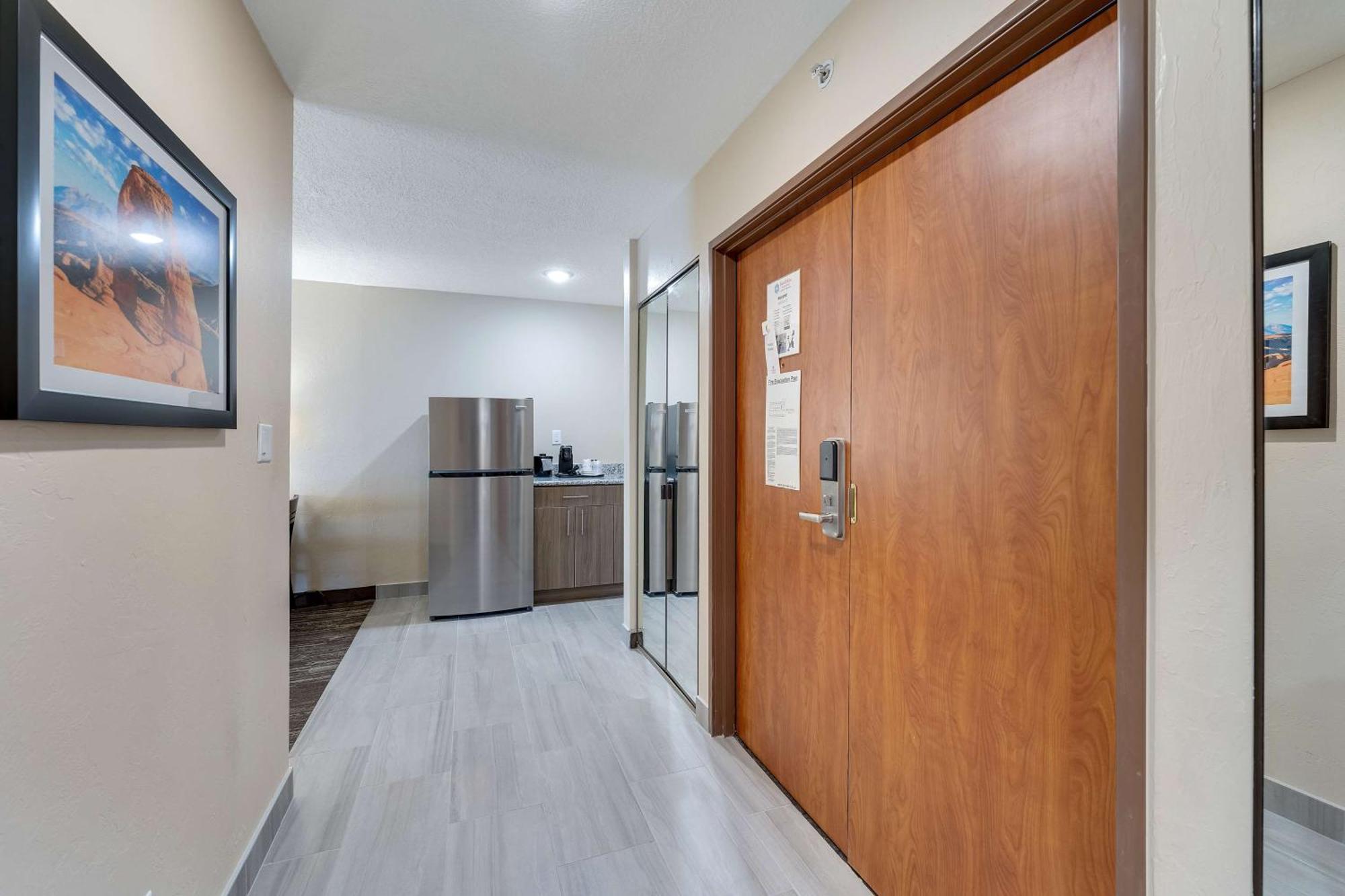 Surestay Plus Hotel By Best Western Price Exteriér fotografie